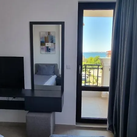 Balcony Bliss: The Black Sea Pearl Apartment *