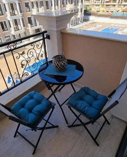 Apartman Balcony Bliss: The Black Sea Pearl *