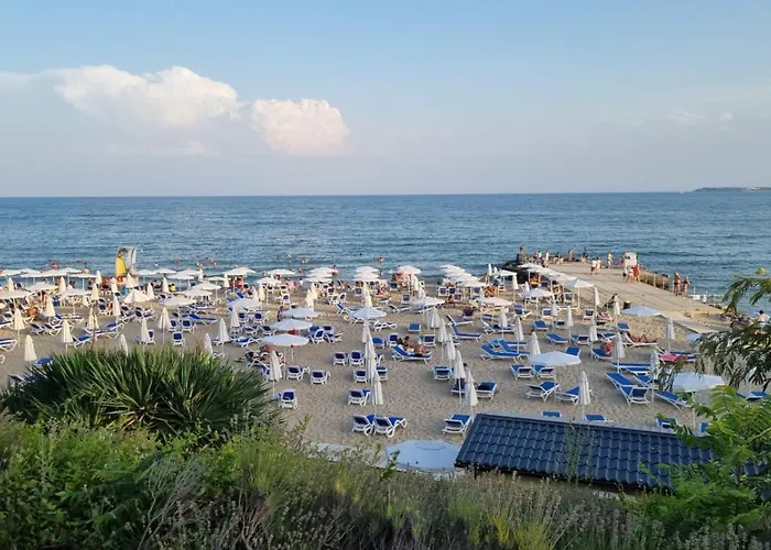 Balcony Bliss: The Black Sea Pearl Apartman *